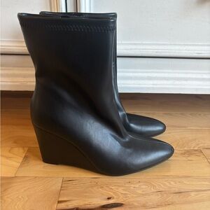 NWT - Size 8.5, black boots